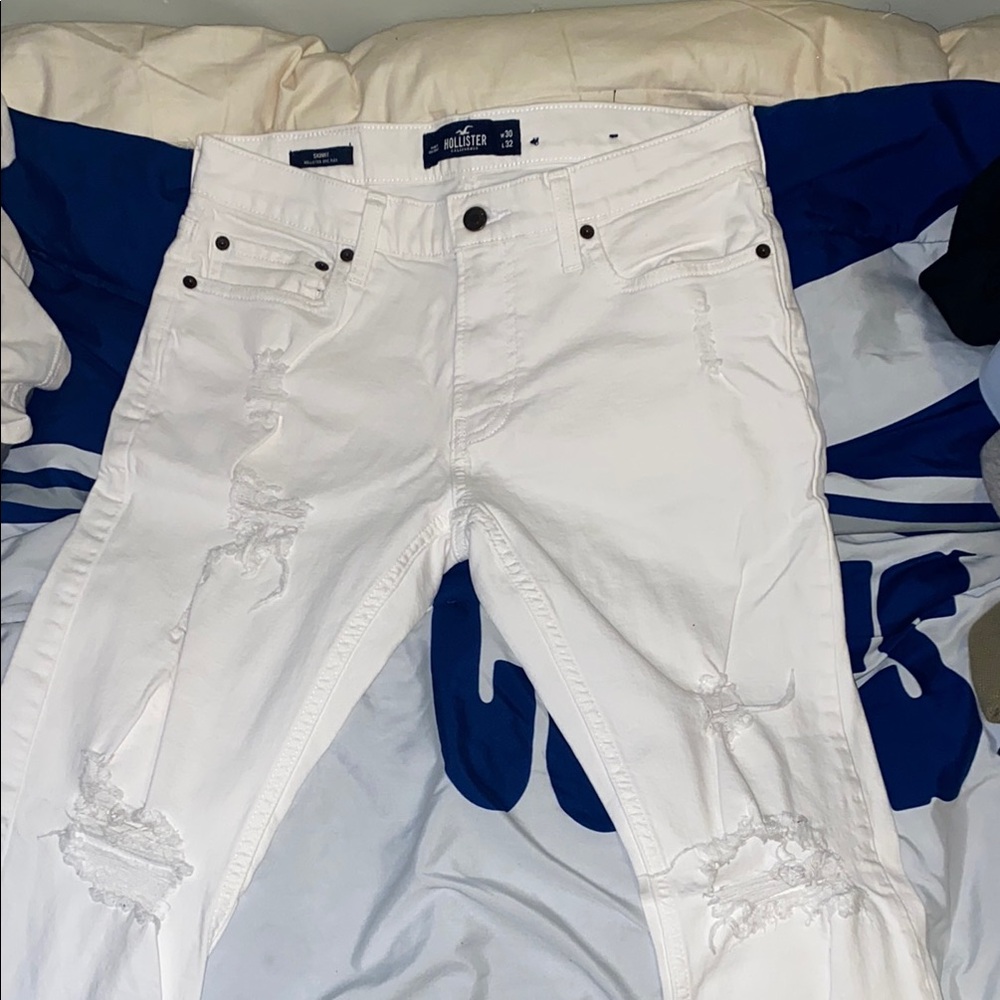 Hollister White Skinny Jeans with Classic Denim Style